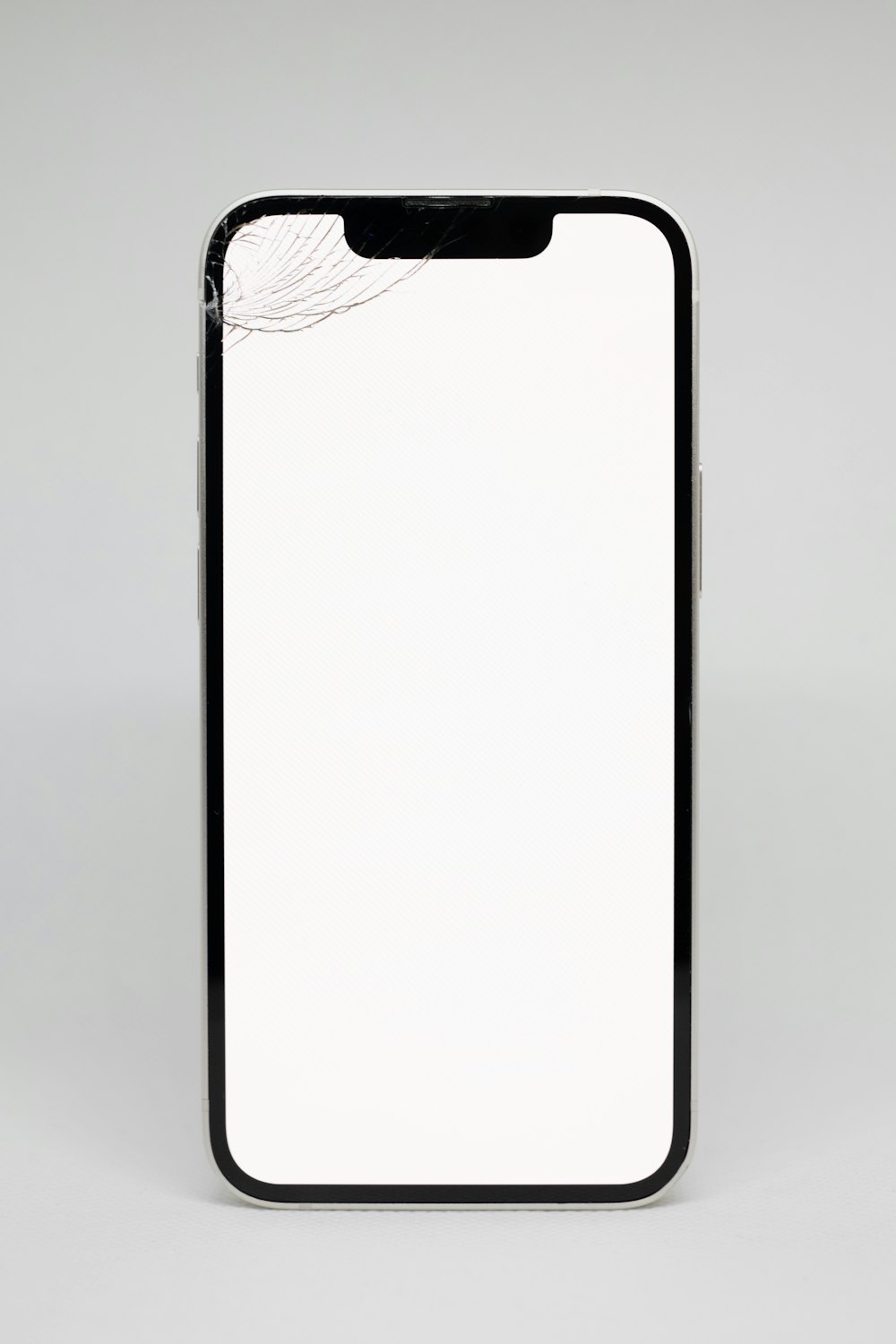 Celular con la esquina de la pantalla trizada